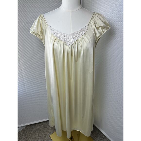 Shadowline Nylon Night Gown Yellow 40”Length Size Large - Picture 1 of 4